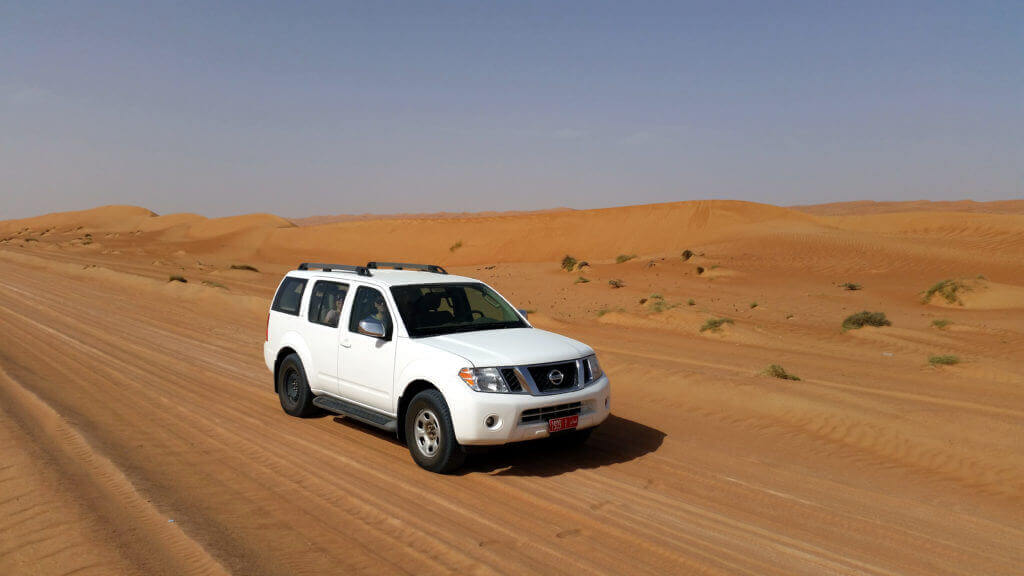 oman-mietwagen-geplante-rundreise-wuesten-tour-luxusreise-natur-pur-unterwegs