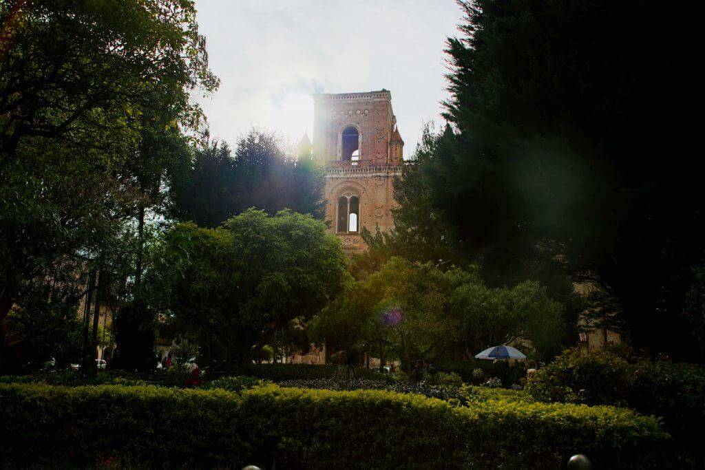 lichtspiel-cuenca-centro-zentrum-parque-calderon-inmaculada-conception-fotoreise-südamerika-süd-amerika-anden