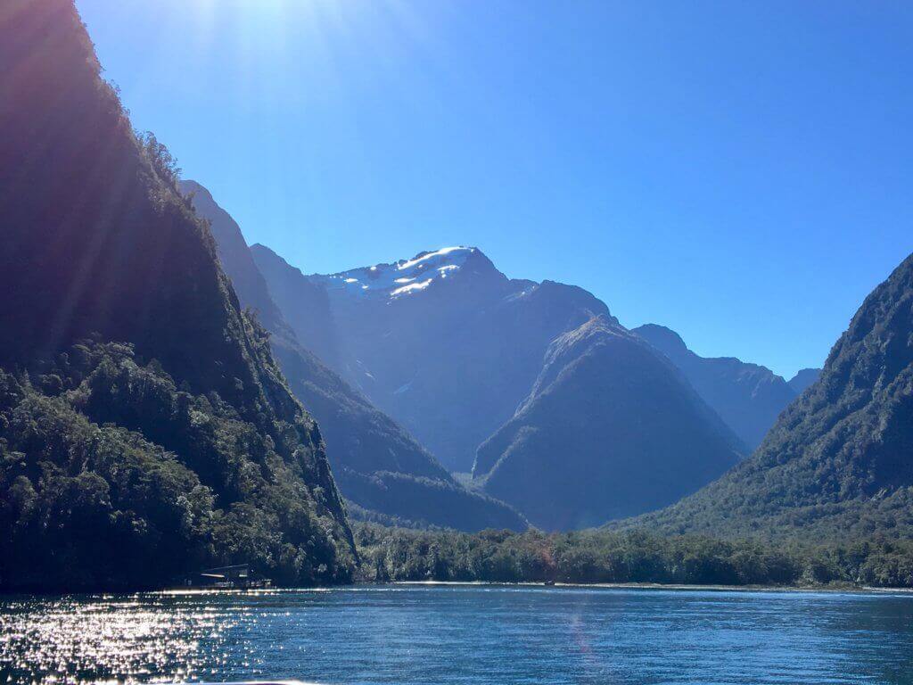 milford-sound-neuseeland-reise-naturspektakel-schön-reiseprofi-tagestour-tagesausflug-highlight-sehenswürdigkeit-südinsel