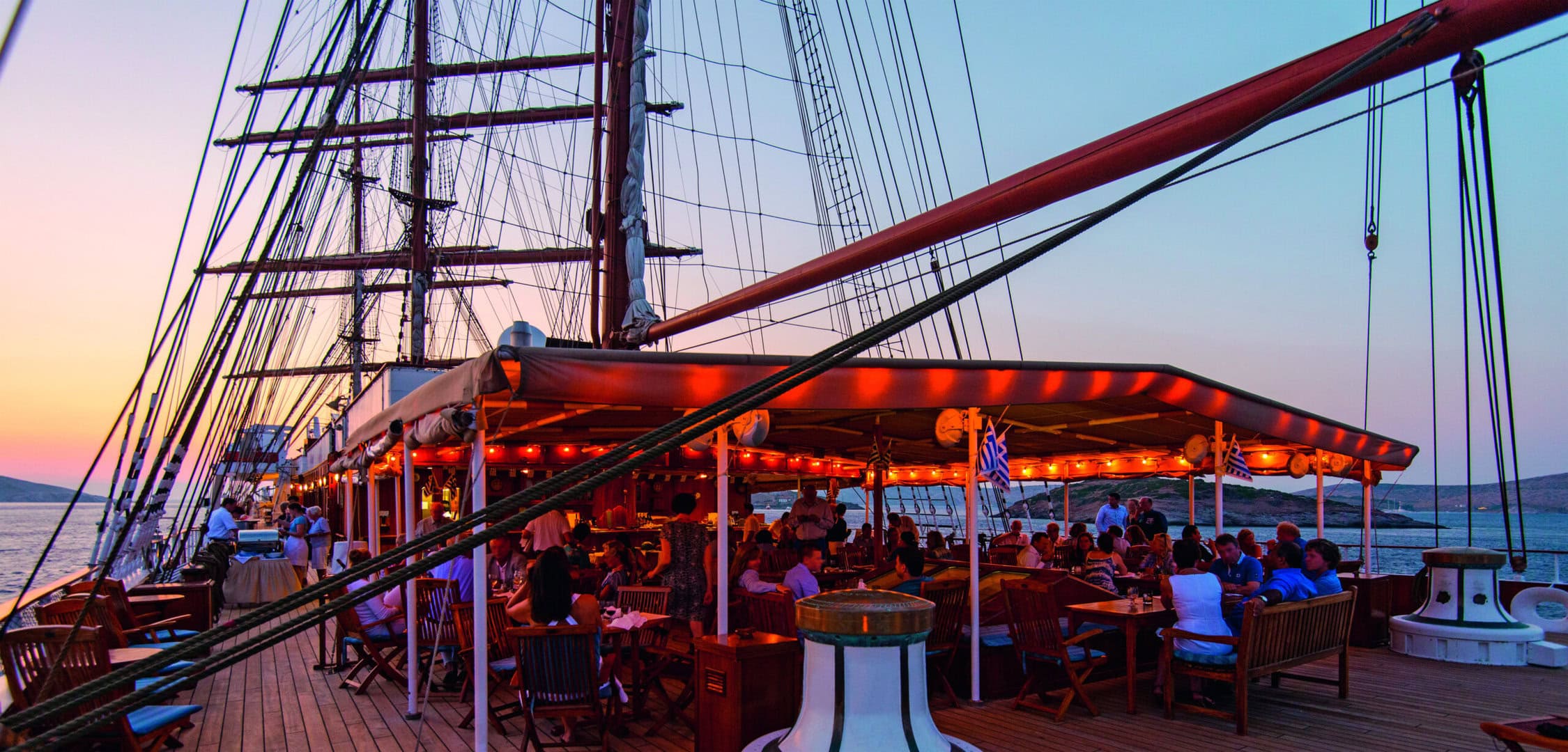 segelschiff-lido-deck-sea-cloud-bella-italia-urlaub-segeltoern-bord-sonne-meer-restaurant