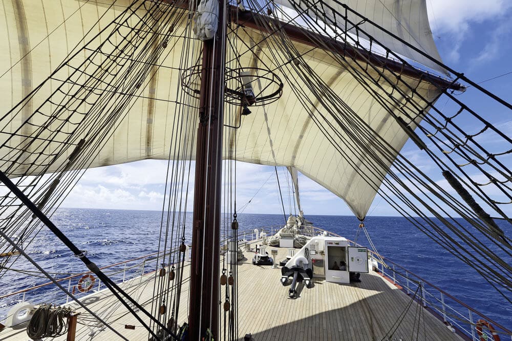 segelschiff-spirit-cruises-schiff-frankreich-italien-mediterrane-kueste-urlaub-reisen-kreuzfahrt-windjammererlebnis-segeltoern-vorschiff