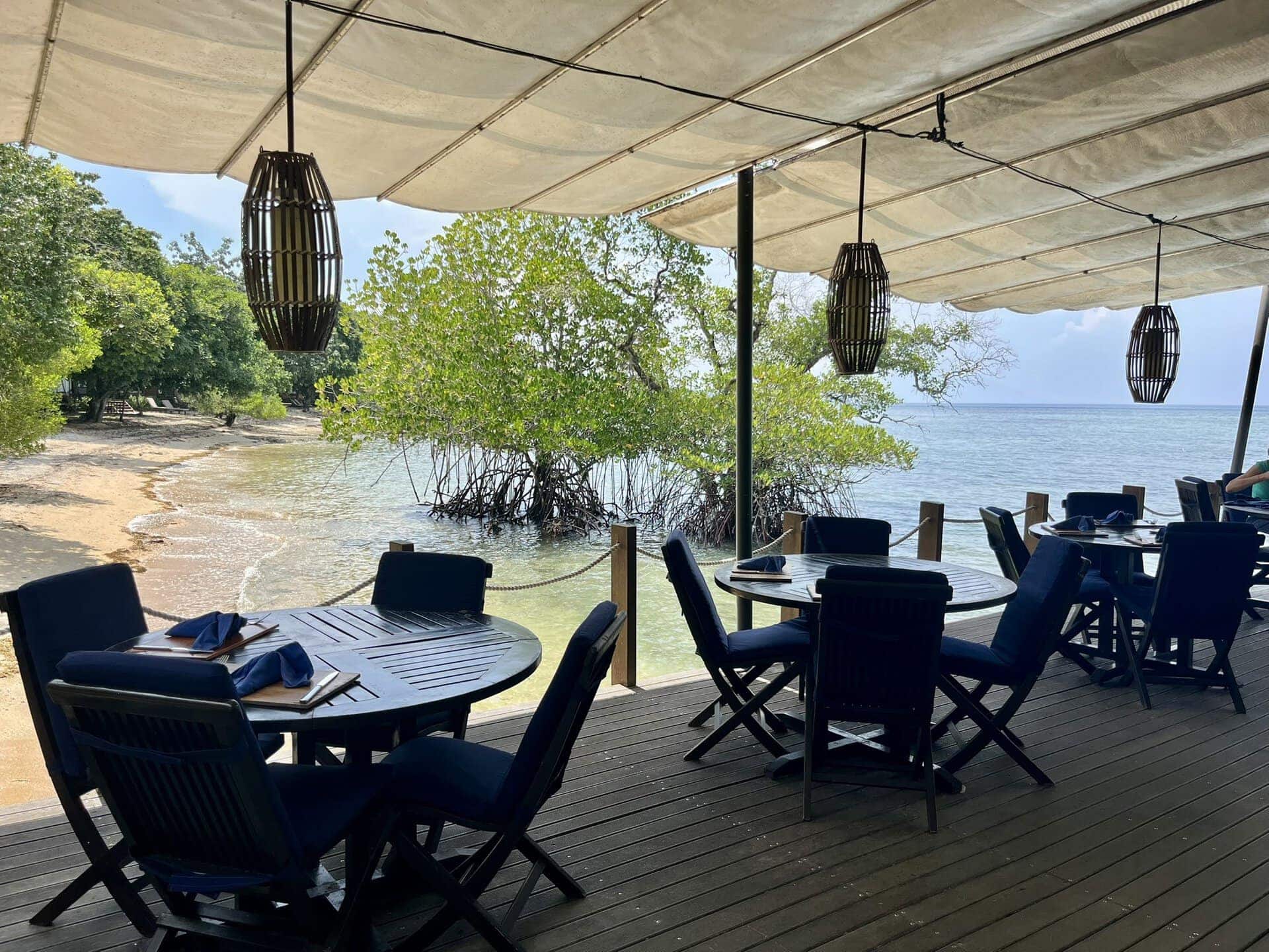 bali-indonesien-urlaub-norden-nordwesten-insel-sonne-strand-meer-aussicht-auf-entspannung-hotelterrasse-reiseblog