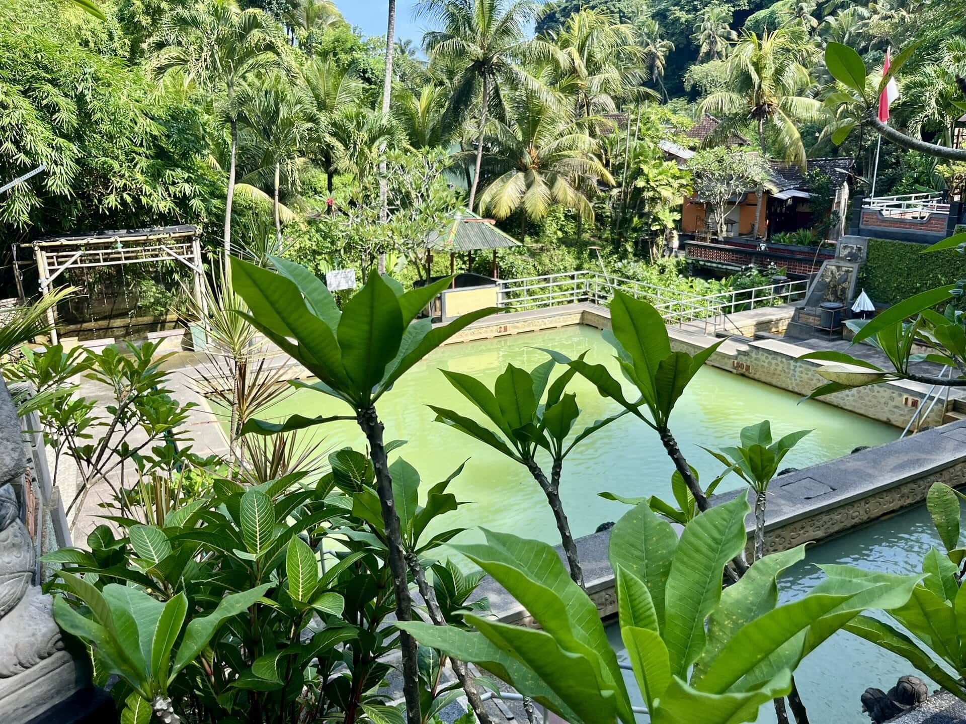 bali-indonesien-urlaub-norden-nordwesten-insel-sonne-strand-meer-aussicht-thermalbad-reiseblog