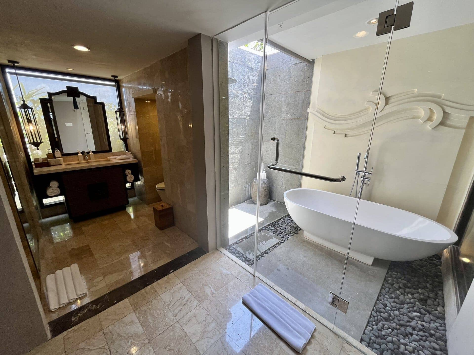 bali-indonesien-urlaub-norden-nordwesten-insel-sonne-strand-meer-bad-luxus-reiseblog