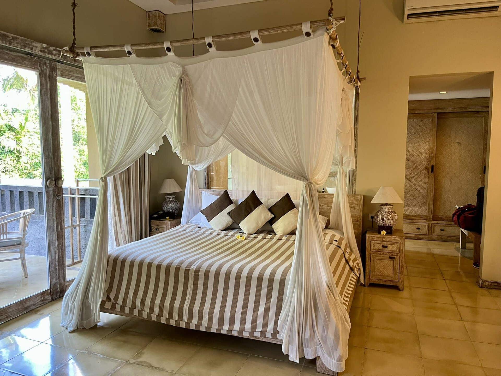 bali-indonesien-urlaub-norden-nordwesten-insel-sonne-strand-meer-bett-hotel-reiseblog