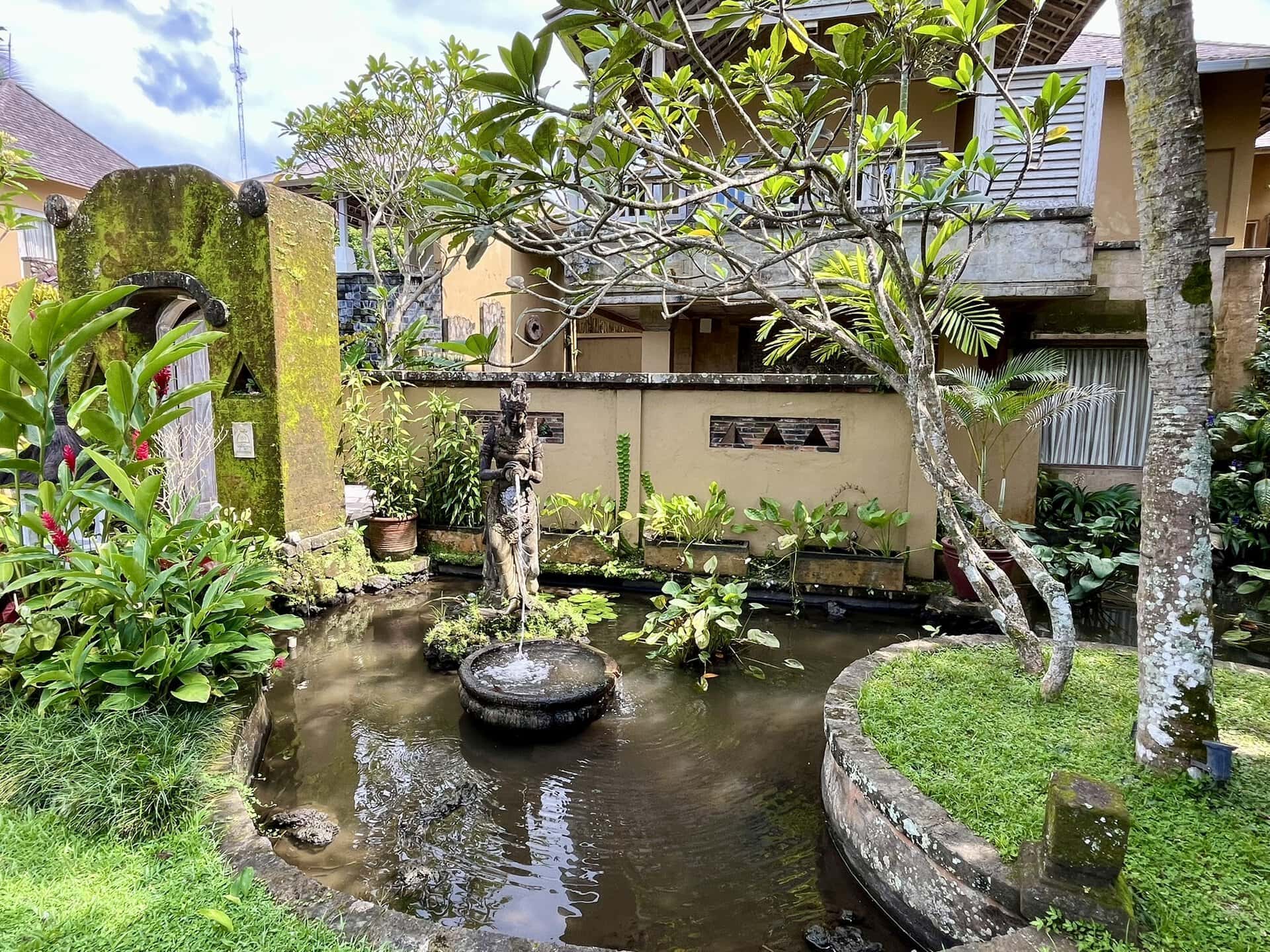 bali-indonesien-urlaub-norden-nordwesten-insel-sonne-strand-meer-brunnen-reiseblog