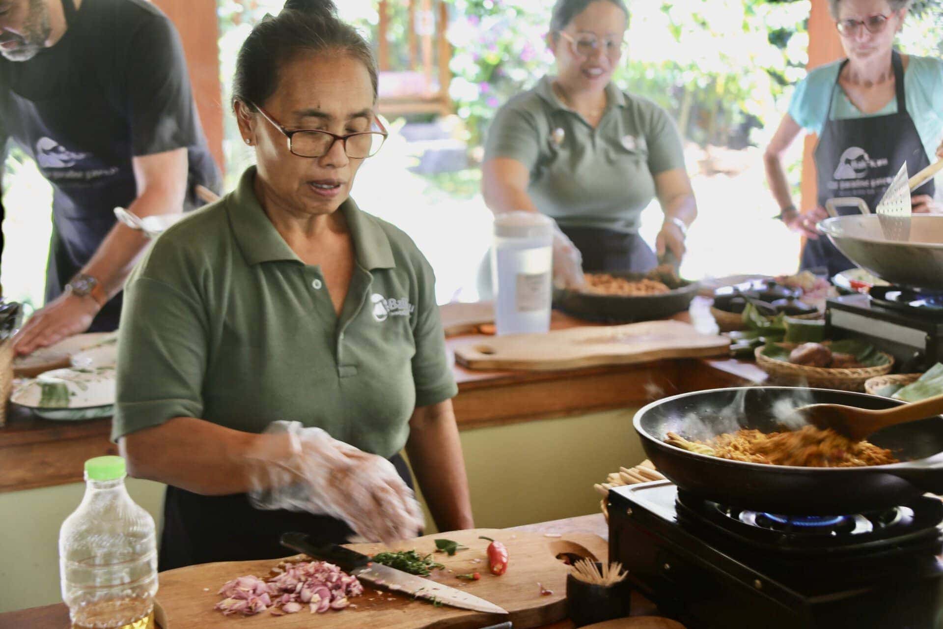 bali-indonesien-urlaub-norden-nordwesten-insel-sonne-strand-meer-essenzubereitung-reiseblog