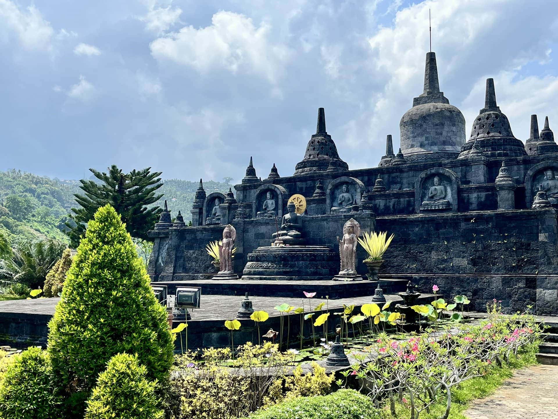 bali-indonesien-urlaub-norden-nordwesten-insel-sonne-strand-meer-grosse-tempelanlage-reiseblog