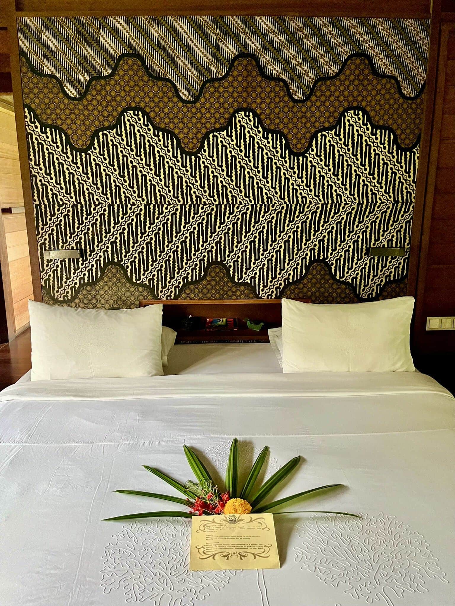 bali-indonesien-urlaub-norden-nordwesten-insel-sonne-strand-meer-hotelbett-welcome-reiseblog