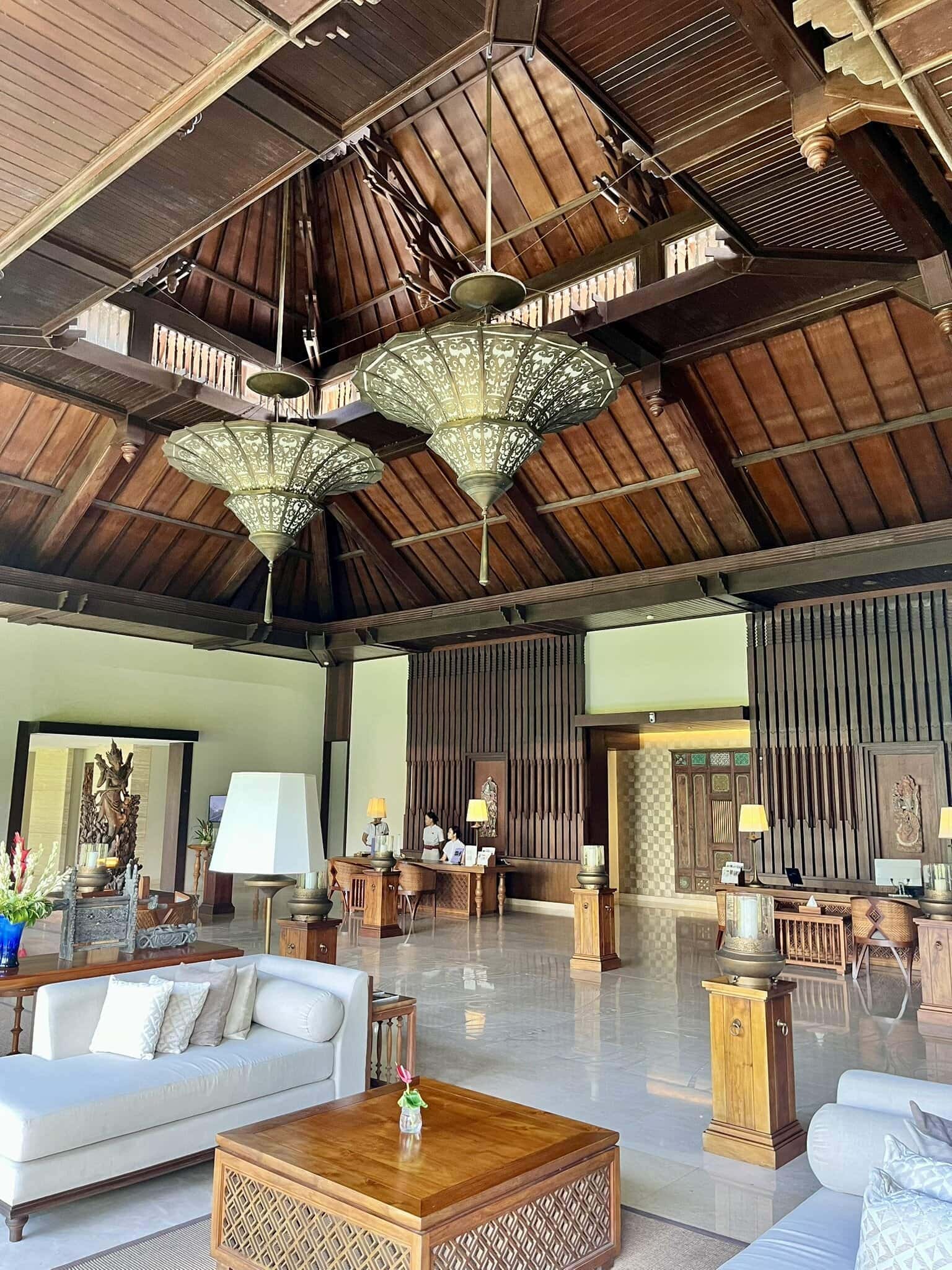 bali-indonesien-urlaub-norden-nordwesten-insel-sonne-strand-meer-hotellobby-reiseblog
