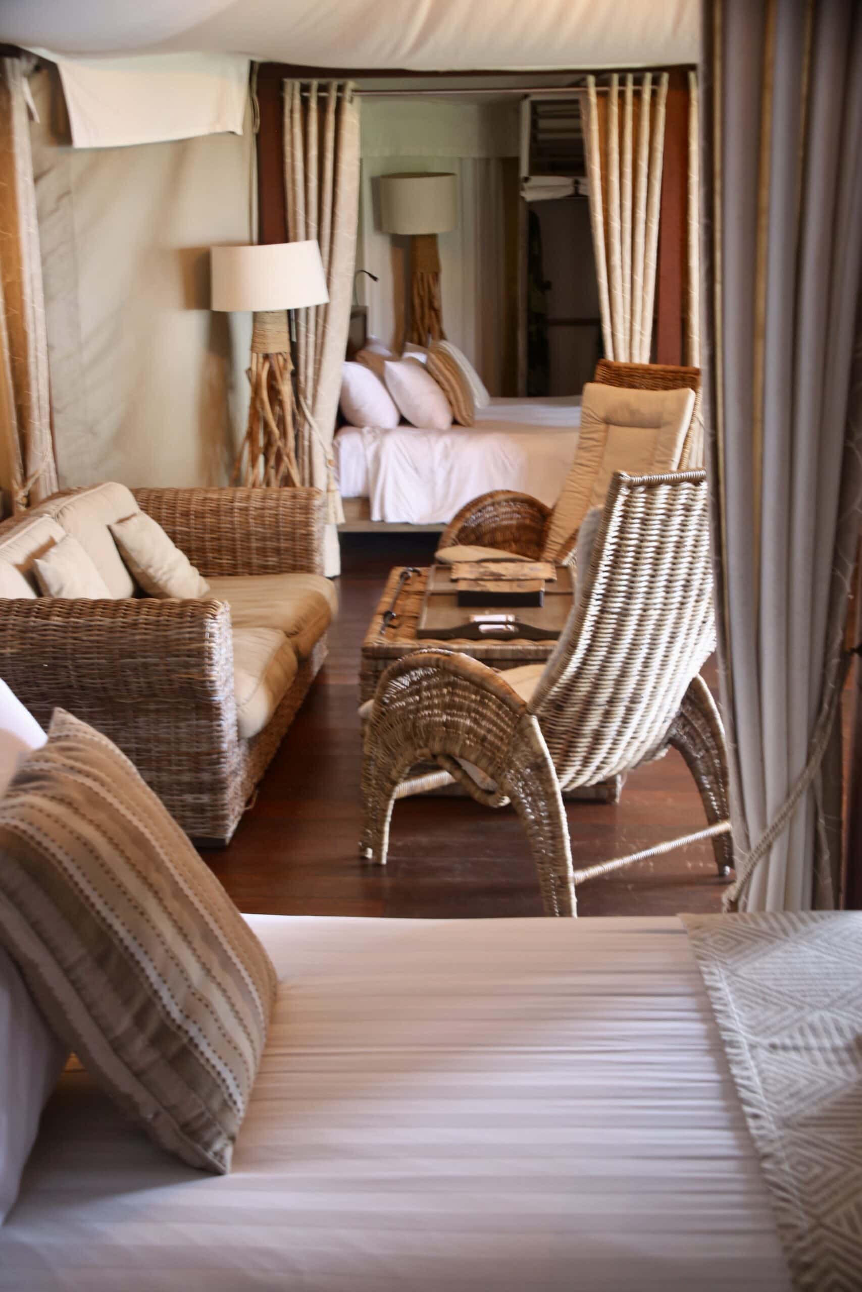 bali-indonesien-urlaub-norden-nordwesten-insel-sonne-strand-meer-hotelzimmer-korb-reiseblog