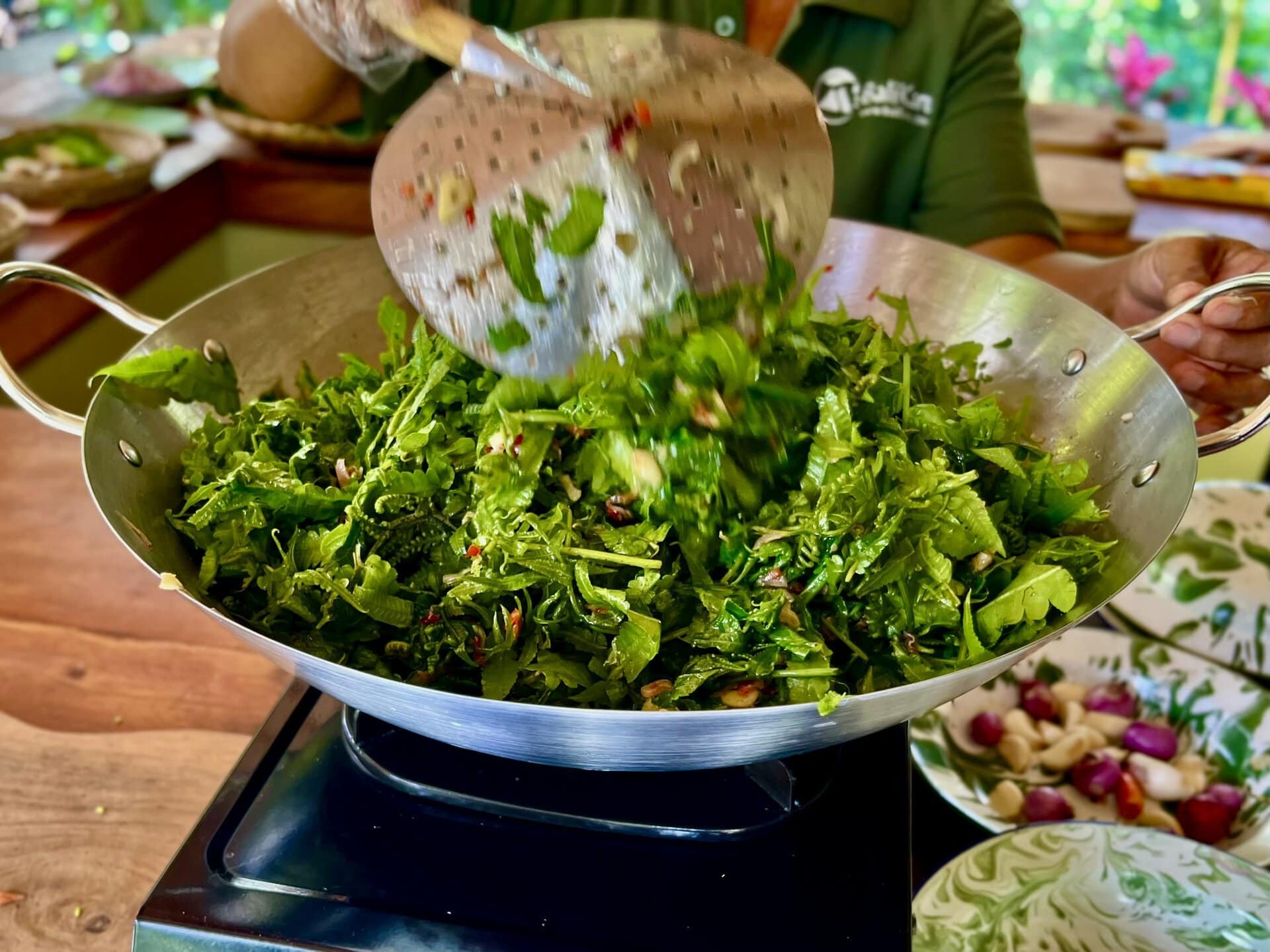 bali-indonesien-urlaub-norden-nordwesten-insel-sonne-strand-meer-kochen-salat-reiseblog