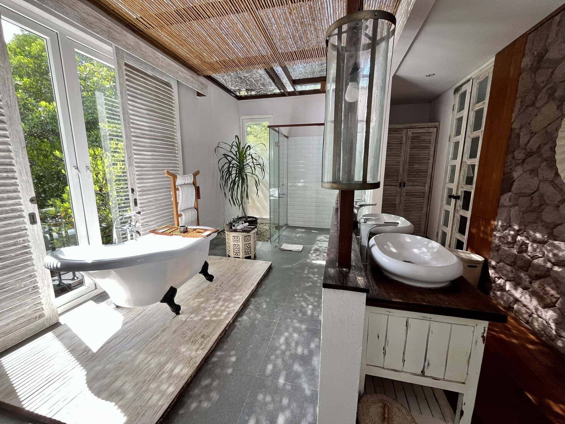 bali-indonesien-urlaub-norden-nordwesten-insel-sonne-strand-meer-luxusbad-reiseblog