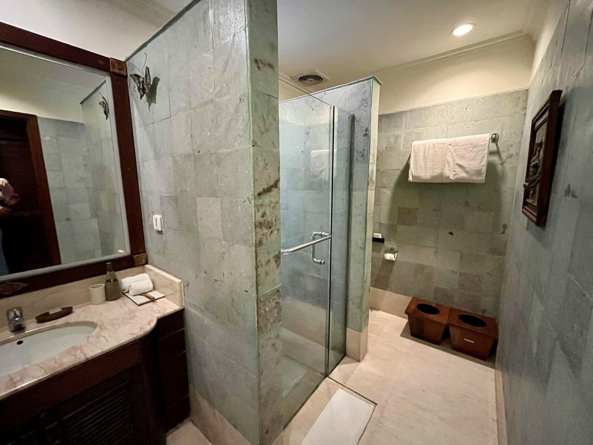 bali-indonesien-urlaub-norden-nordwesten-insel-sonne-strand-meer-marmorbad-hotel-reiseblog