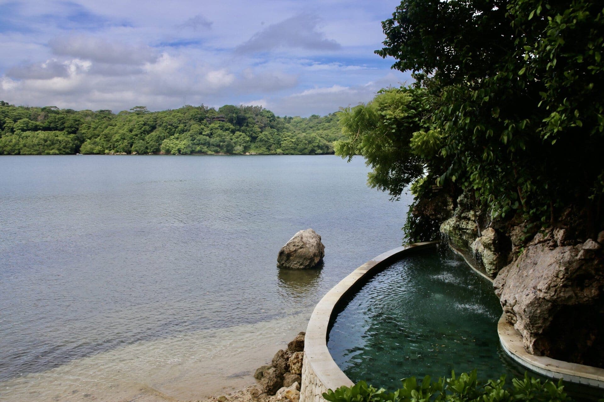 bali-indonesien-urlaub-norden-nordwesten-insel-sonne-strand-meer-naturpool-reiseblog