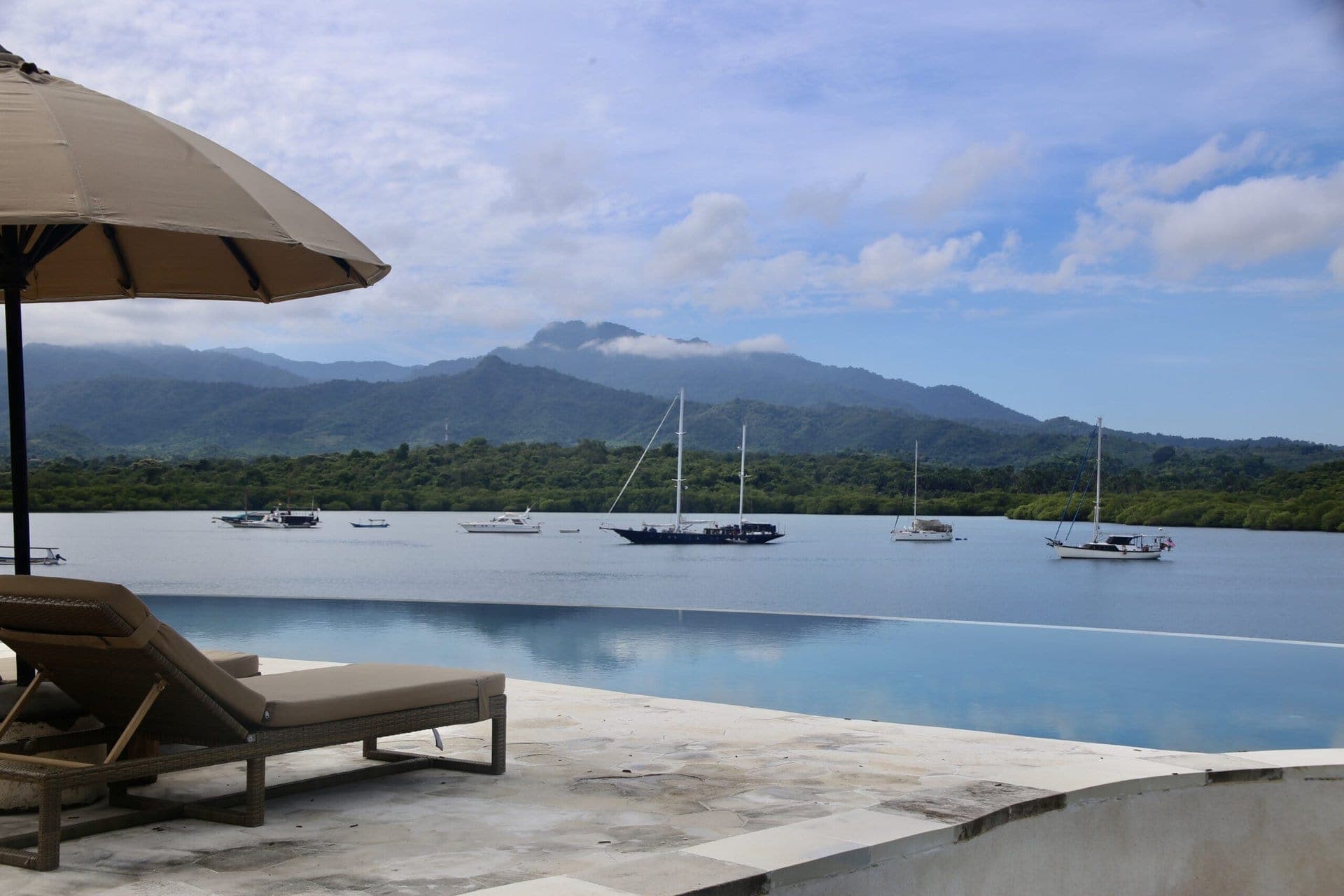 bali-indonesien-urlaub-norden-nordwesten-insel-sonne-strand-meer-peaceful-pool-reiseblog