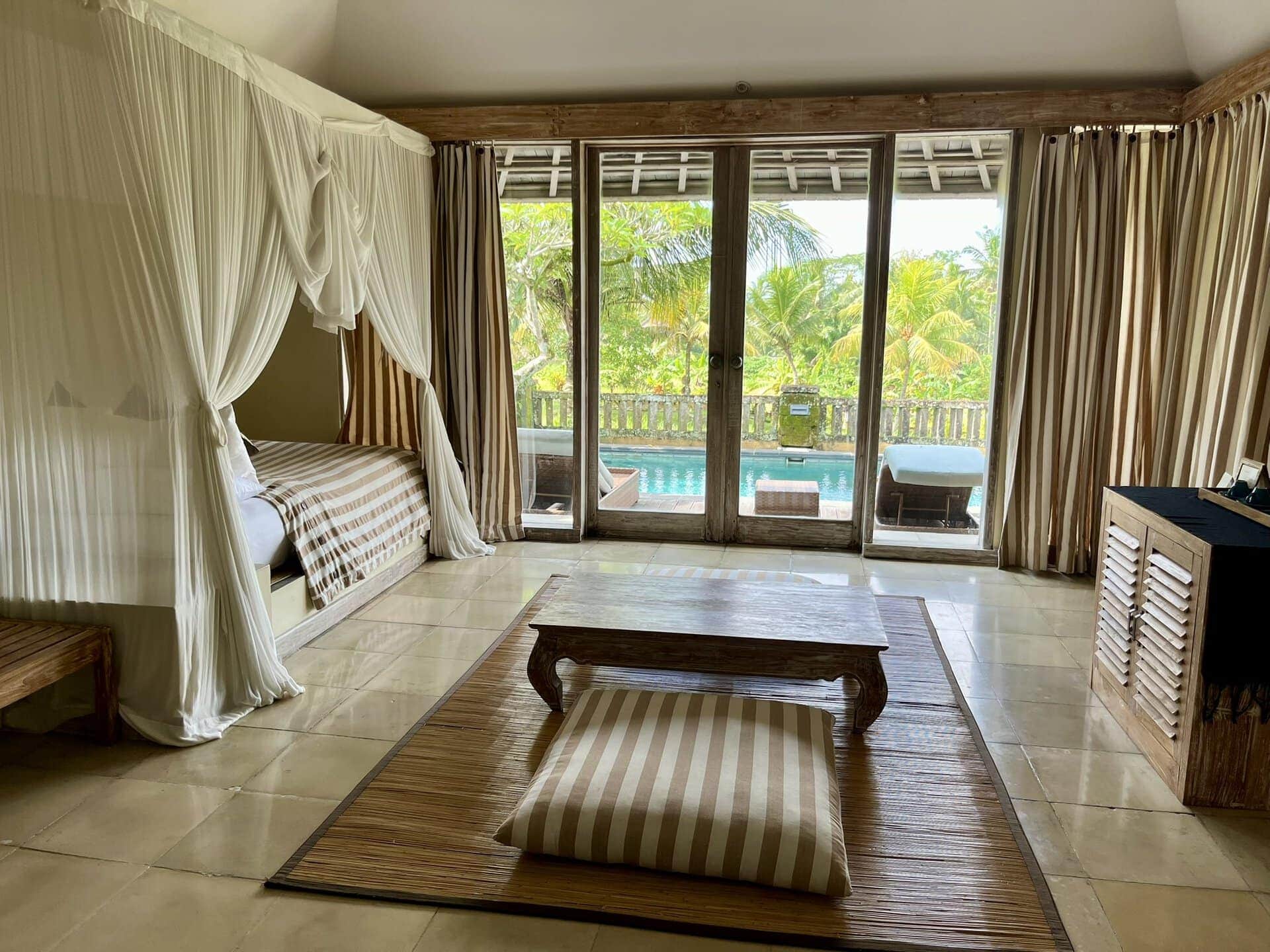 bali-indonesien-urlaub-norden-nordwesten-insel-sonne-strand-meer-pool-zimmer-reiseblog