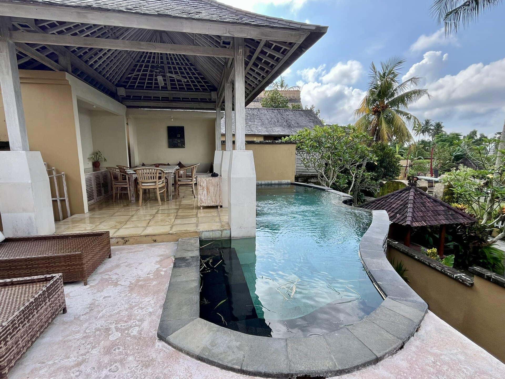 bali-indonesien-urlaub-norden-nordwesten-insel-sonne-strand-meer-poolblick-blau-reiseblog