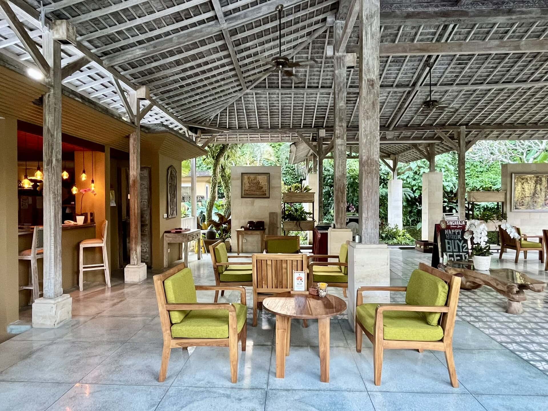 bali-indonesien-urlaub-norden-nordwesten-insel-sonne-strand-meer-restaurant-reiseblog