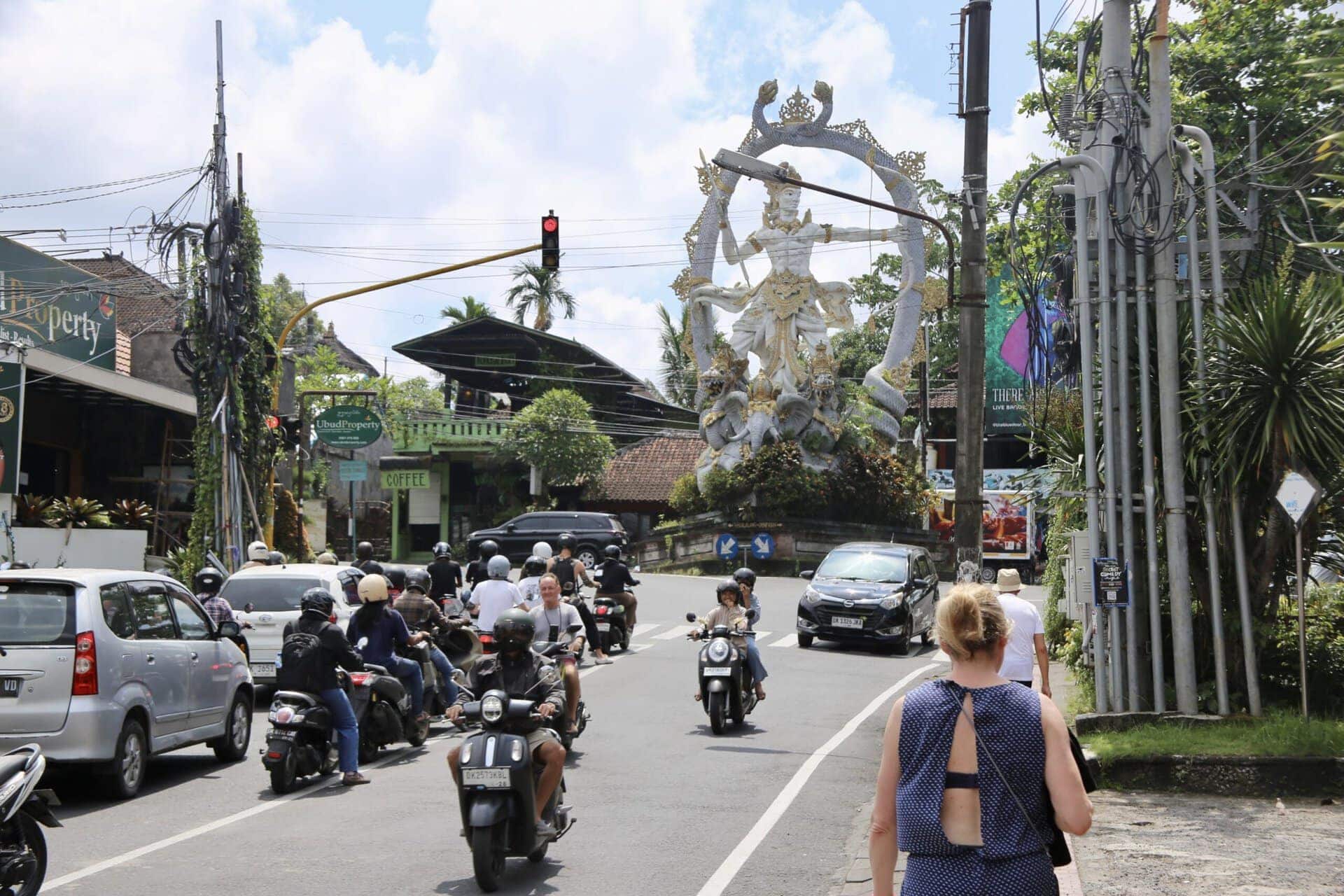 bali-indonesien-urlaub-norden-nordwesten-insel-sonne-strand-meer-verkehr-reiseblog