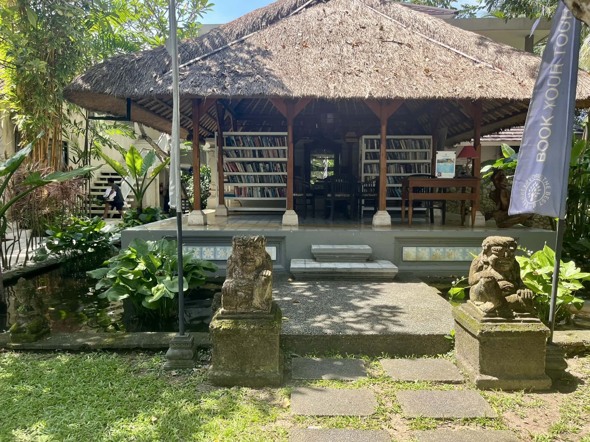 bali-indonesien-urlaub-sueden-suedosten-insel-sonne-strand-meer-sanur-nusa-penida-buecher-reiseblog