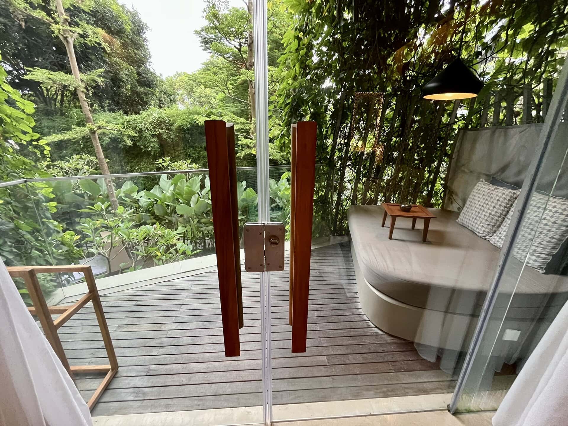 bali-indonesien-urlaub-sueden-suedosten-insel-sonne-strand-meer-sanur-nusa-penida-glasterrasse-reiseblog