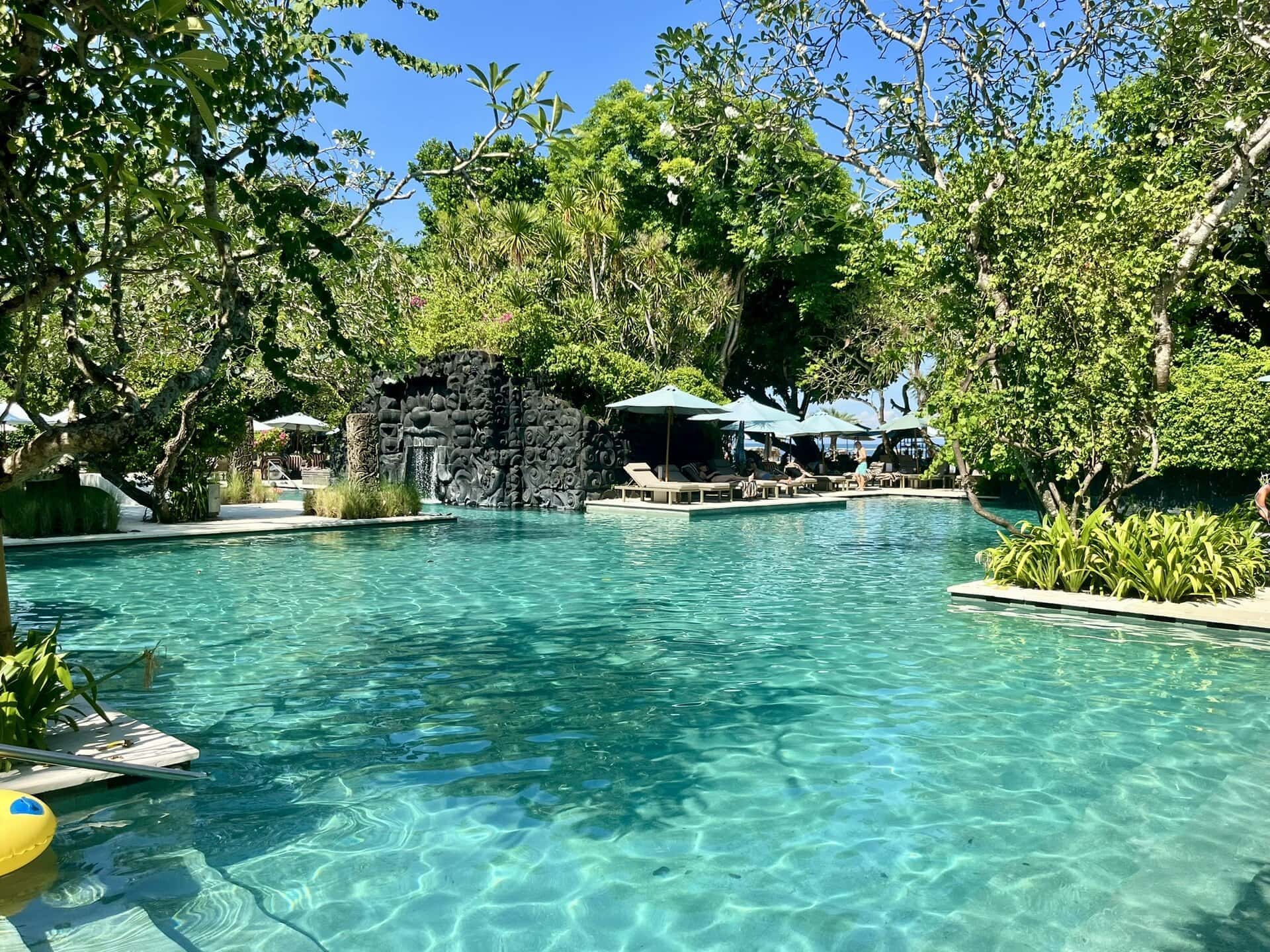 bali-indonesien-urlaub-sueden-suedosten-insel-sonne-strand-meer-sanur-nusa-penida-lagunen-pool-reiseblog