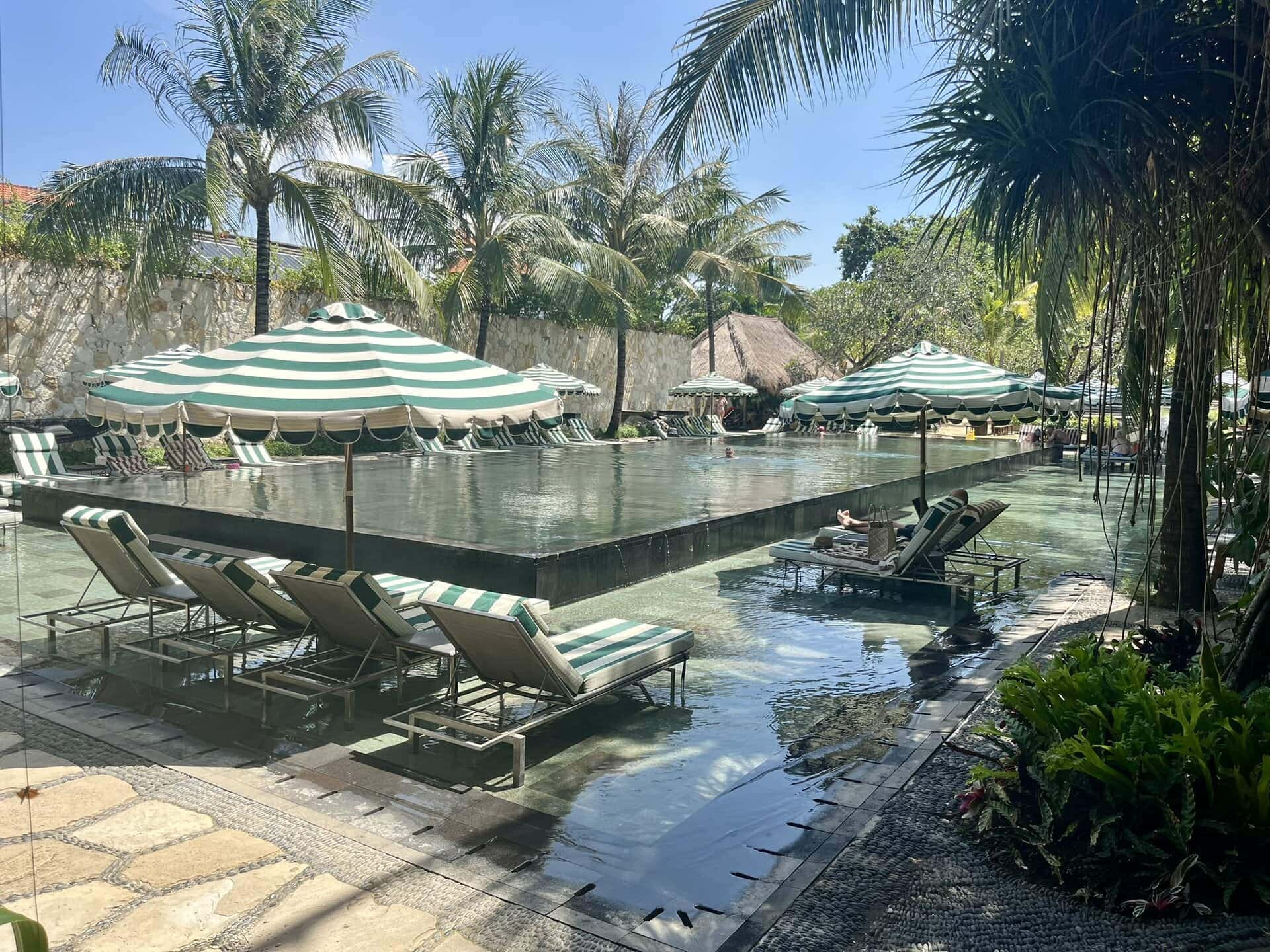 bali-indonesien-urlaub-sueden-suedosten-insel-sonne-strand-meer-sanur-nusa-penida-luxus-pool-reiseblog