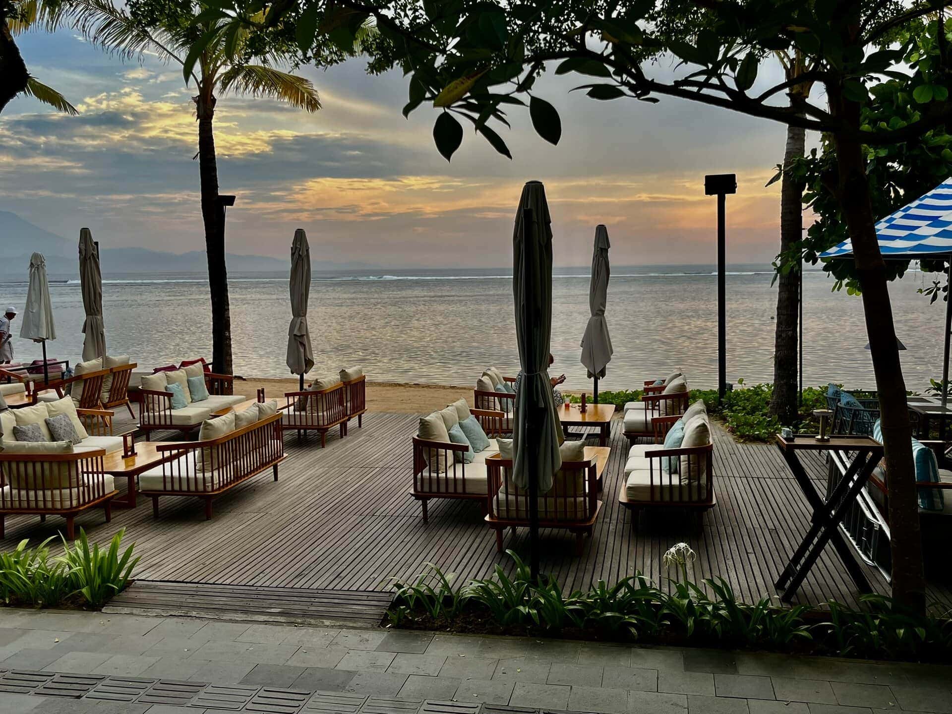 bali-indonesien-urlaub-sueden-suedosten-insel-sonne-strand-meer-sanur-nusa-penida-meer-am-abend-reiseblog