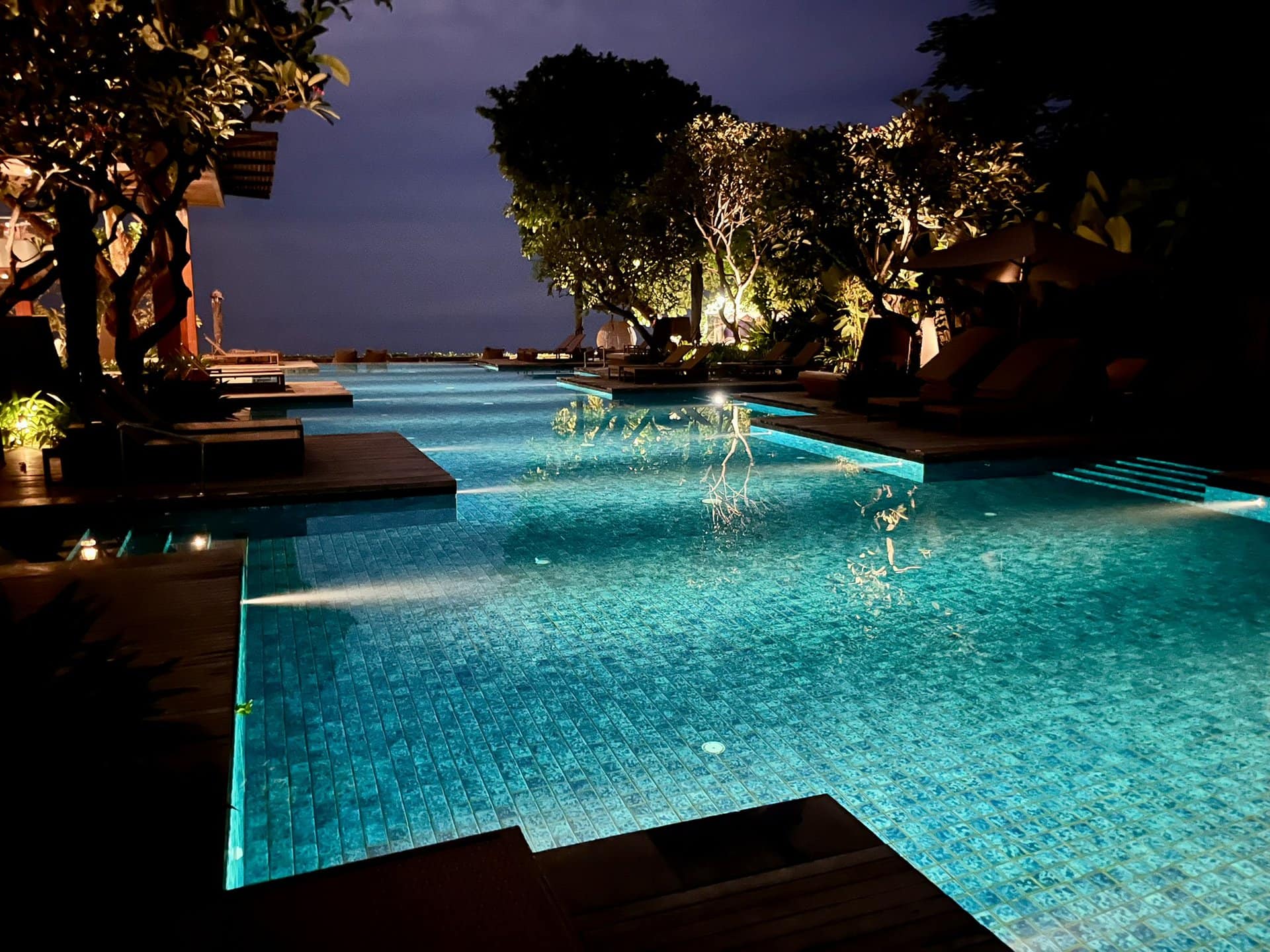 bali-indonesien-urlaub-sueden-suedosten-insel-sonne-strand-meer-sanur-nusa-penida-pool-nightfeeling-reiseblog