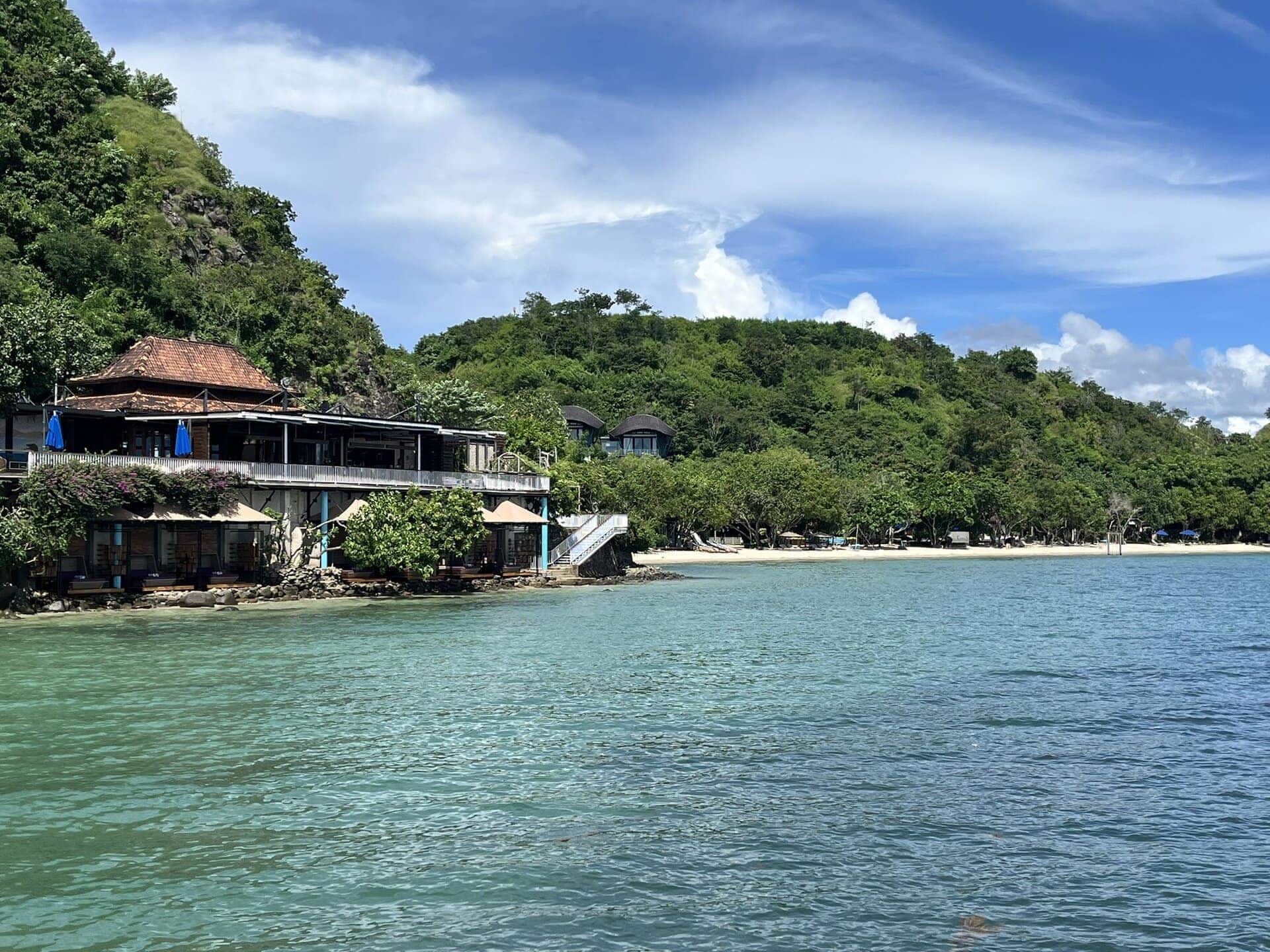 reiseblog-indonesien-flores-komodo-inseln-urlaub-sonne-palmen-strand-beachfeeling-reise