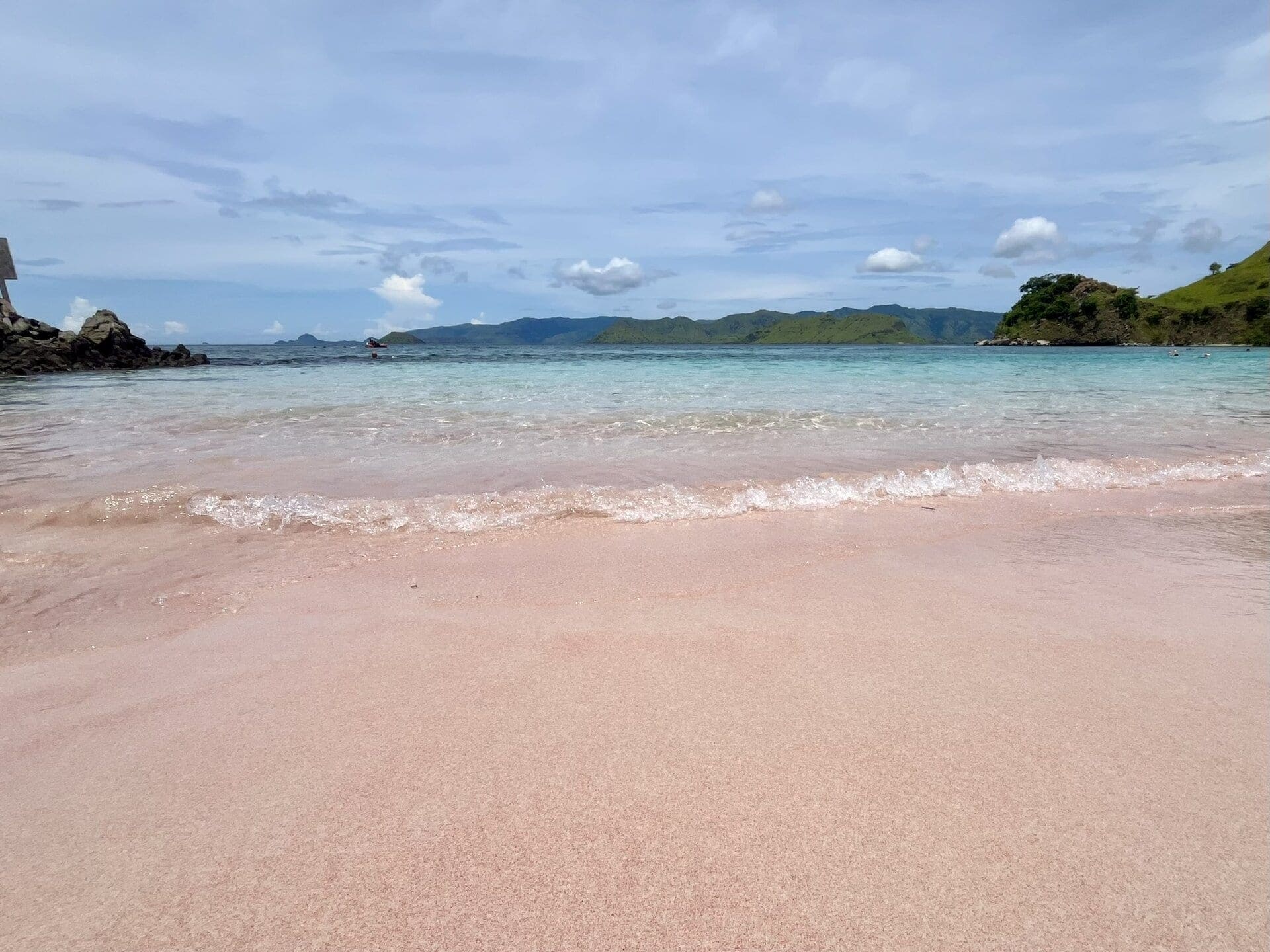 reiseblog-indonesien-flores-komodo-inseln-urlaub-sonne-palmen-strand-beautiful-beach-reise