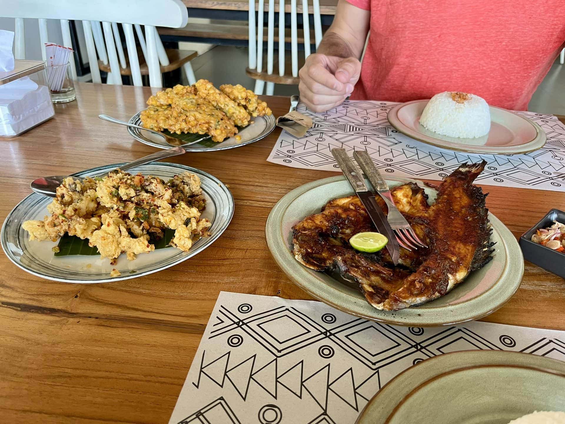 reiseblog-indonesien-flores-komodo-inseln-urlaub-sonne-palmen-strand-essen-reise