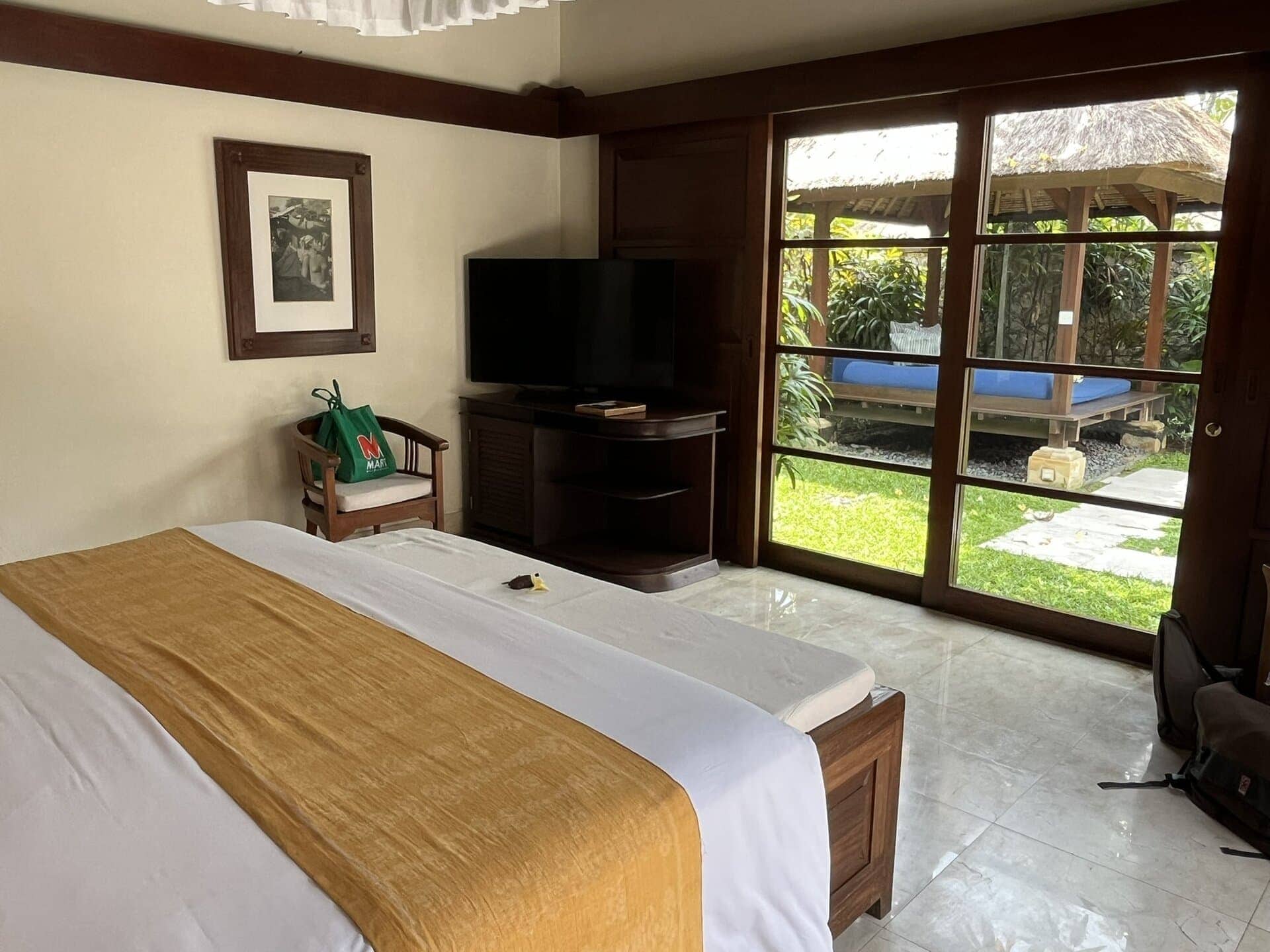 reiseblog-indonesien-flores-komodo-inseln-urlaub-sonne-palmen-strand-gartenzimmer-reise