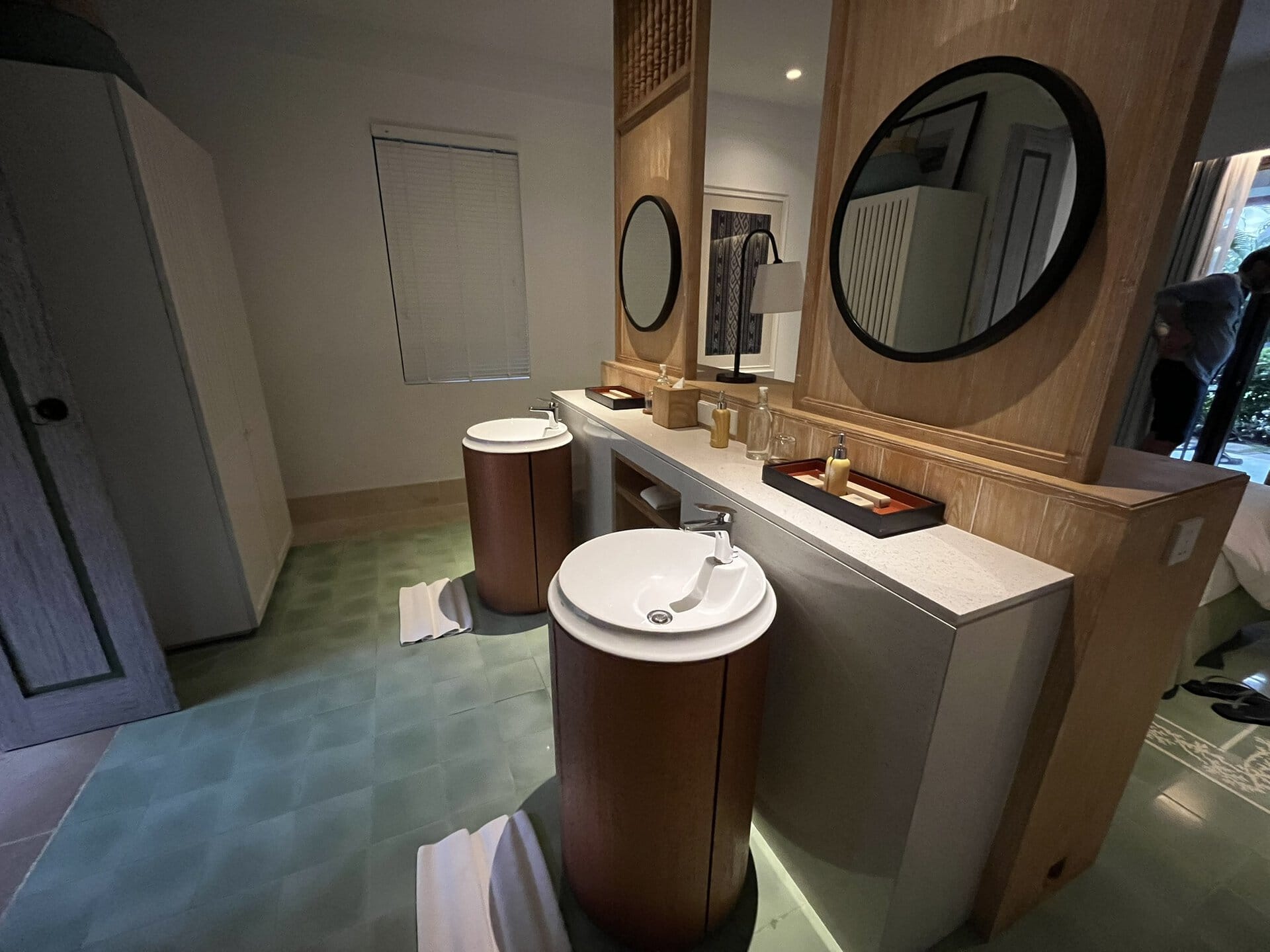 reiseblog-indonesien-flores-komodo-inseln-urlaub-sonne-palmen-strand-hotelbad-reise