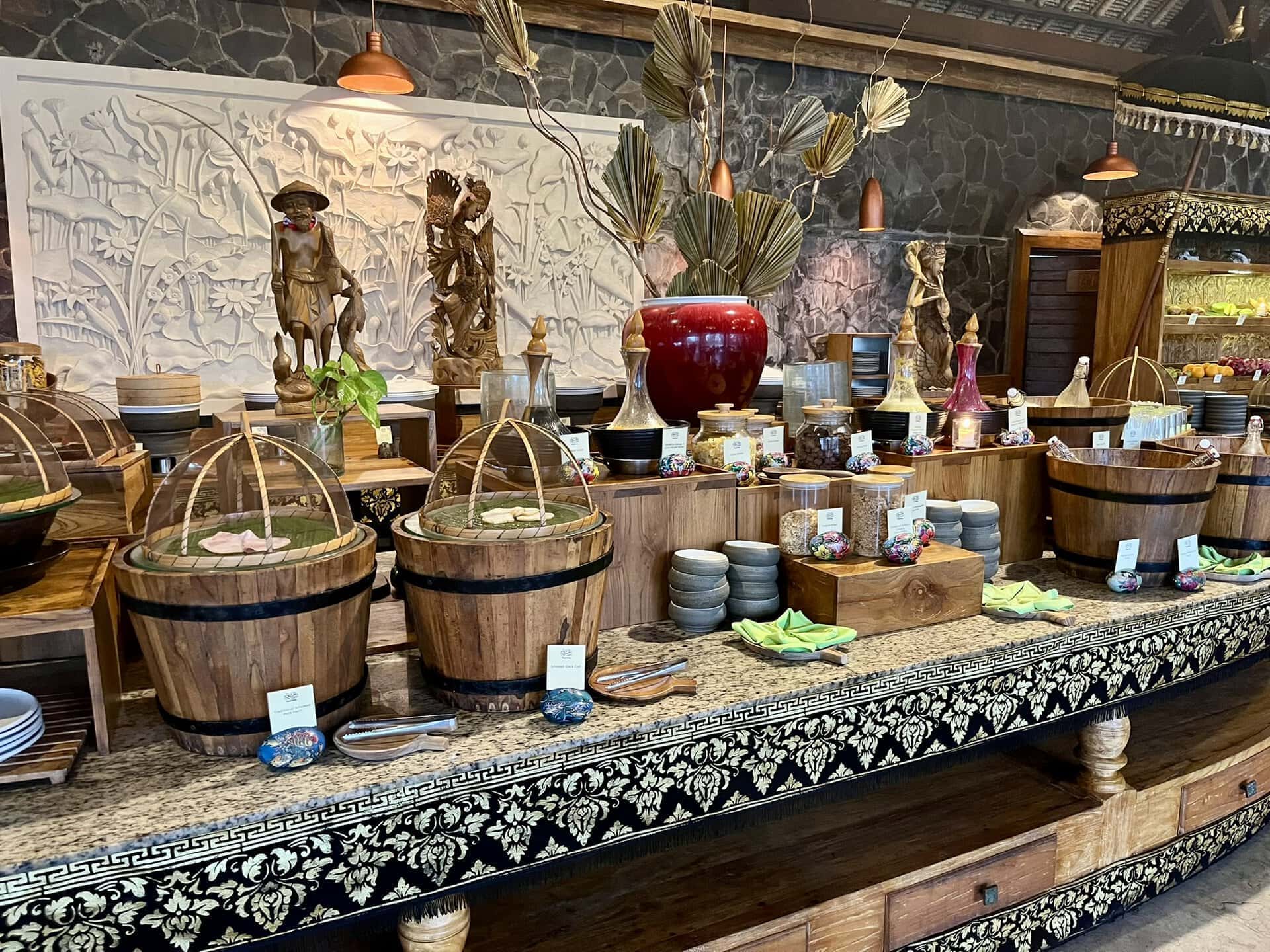 reiseblog-indonesien-flores-komodo-inseln-urlaub-sonne-palmen-strand-hotelbufett-reise