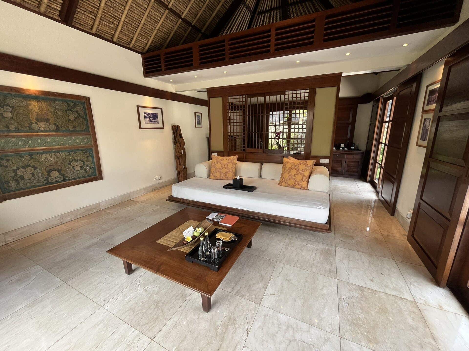 reiseblog-indonesien-flores-komodo-inseln-urlaub-sonne-palmen-strand-hotelroom-reise