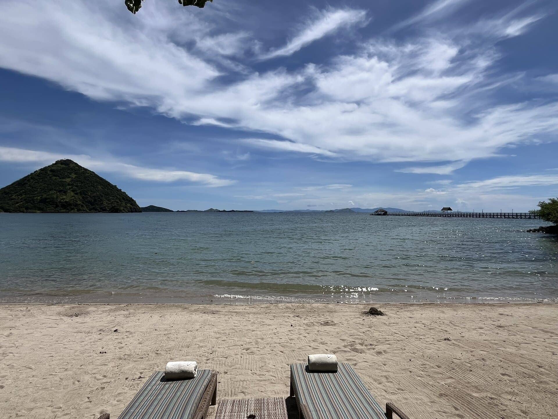 reiseblog-indonesien-flores-komodo-inseln-urlaub-sonne-palmen-strand-meeressicht-reise