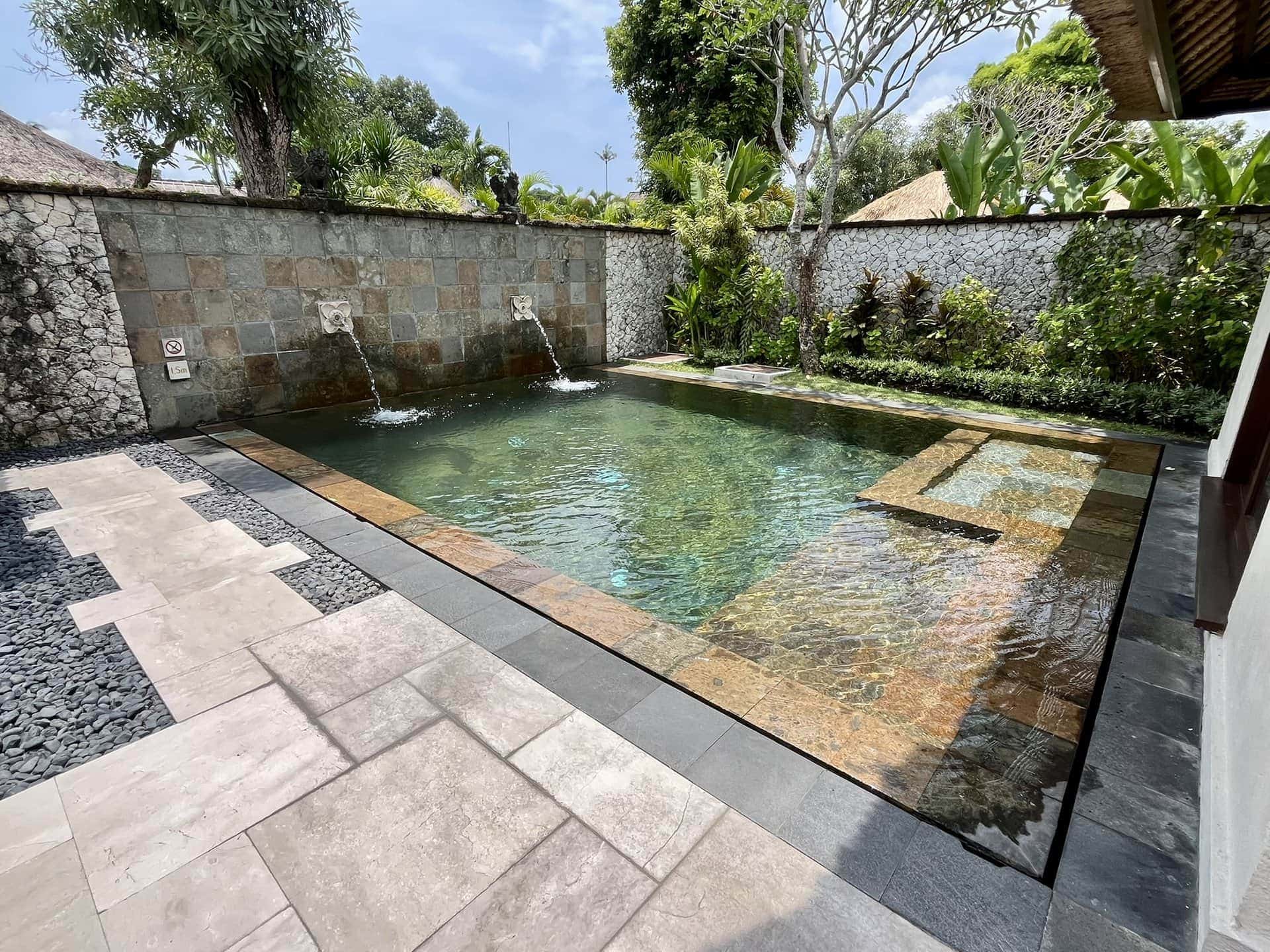 reiseblog-indonesien-flores-komodo-inseln-urlaub-sonne-palmen-strand-minipool-reise