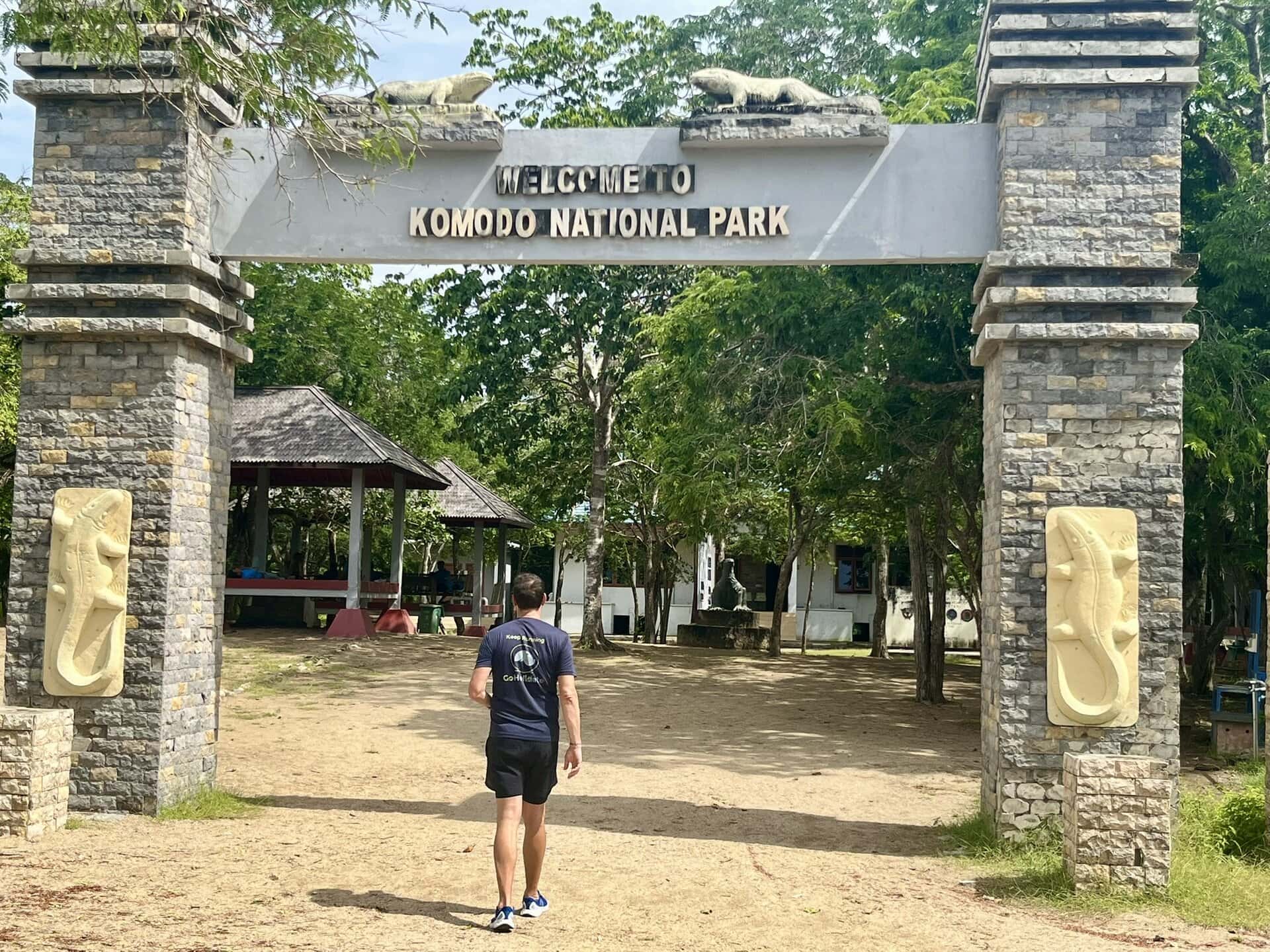 reiseblog-indonesien-flores-komodo-inseln-urlaub-sonne-palmen-strand-national-park-reise