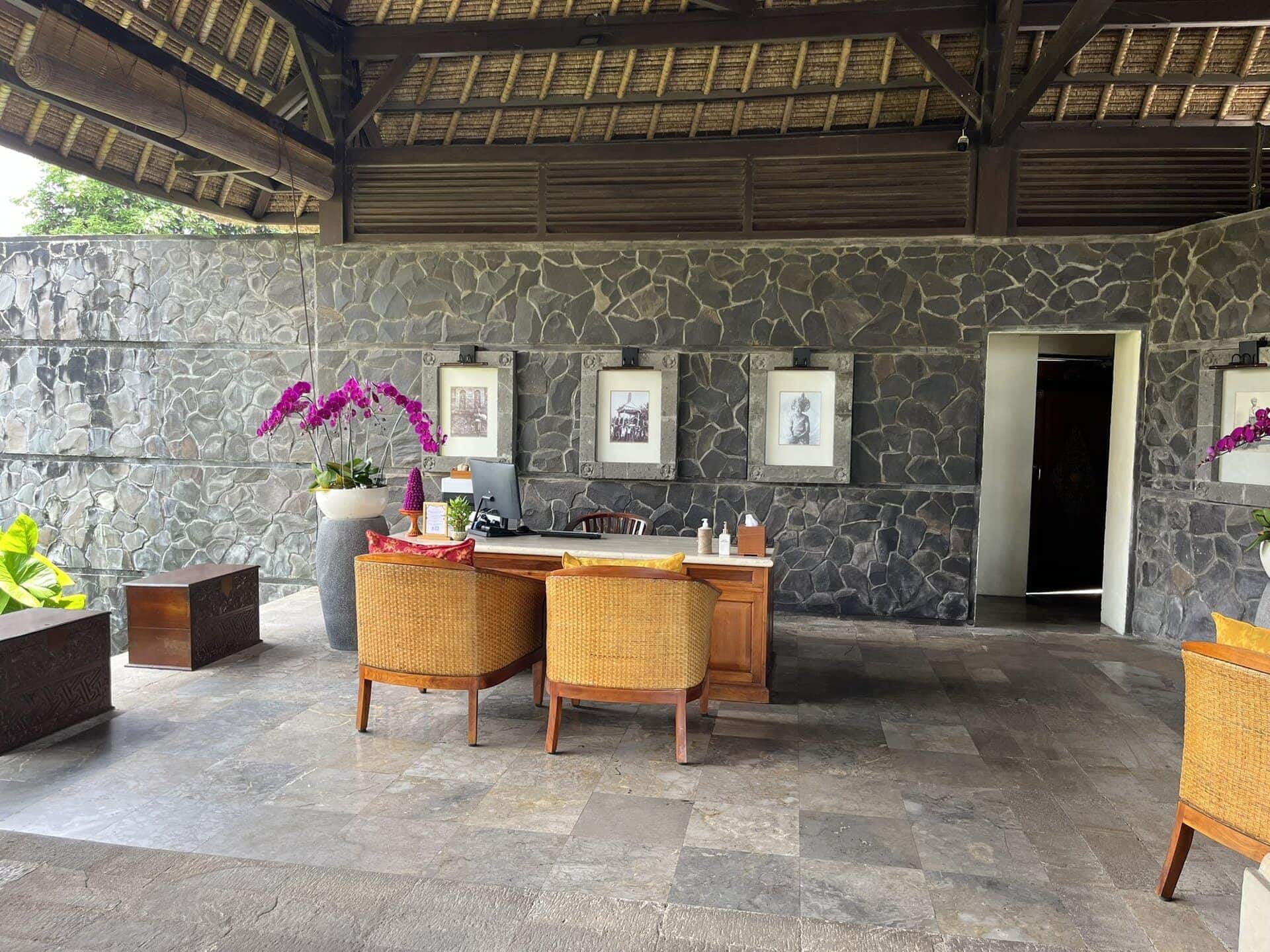 reiseblog-indonesien-flores-komodo-inseln-urlaub-sonne-palmen-strand-theke-reise