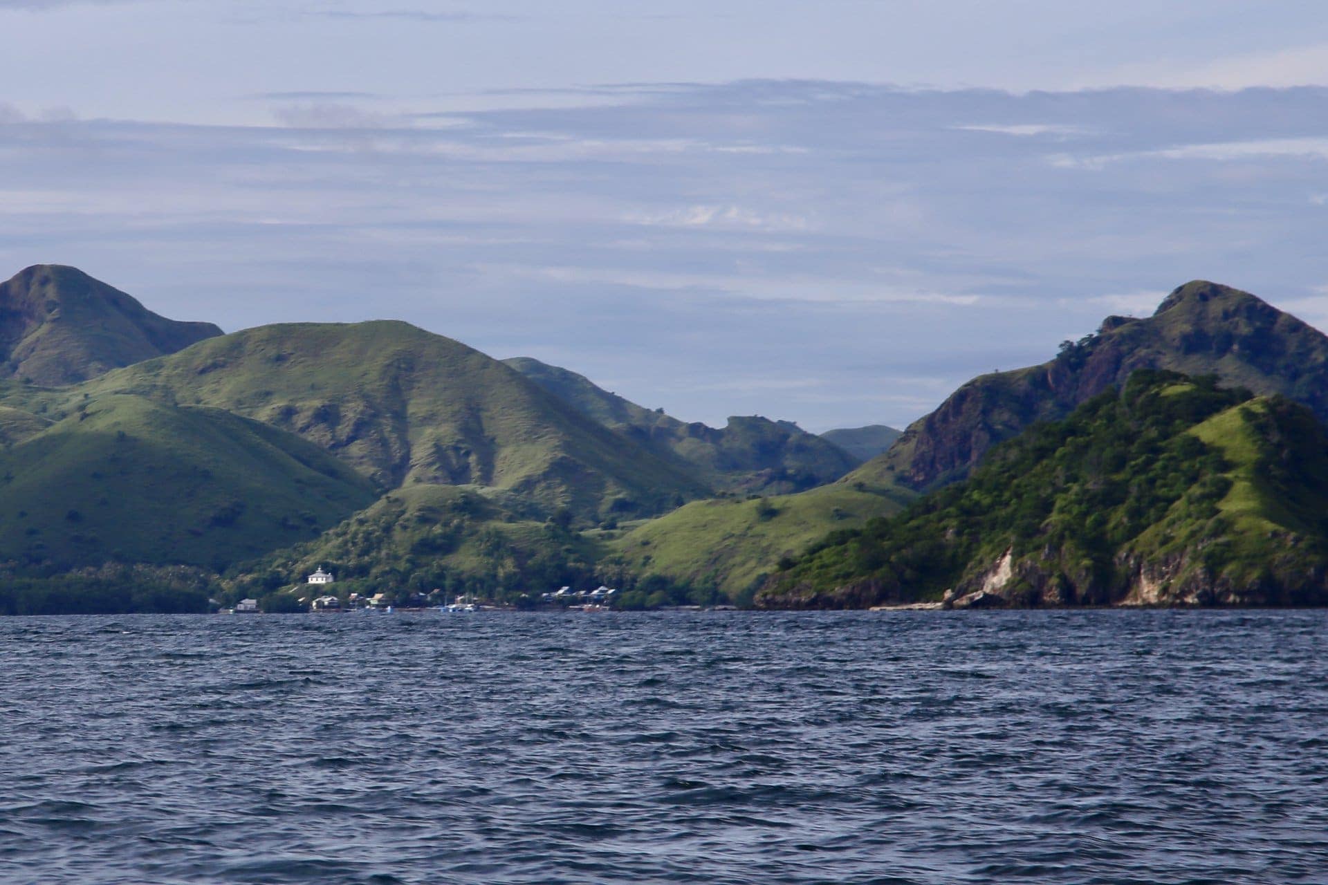 reiseblog-indonesien-flores-komodo-inseln-urlaub-sonne-palmen-strand-weiter-ozean-reise