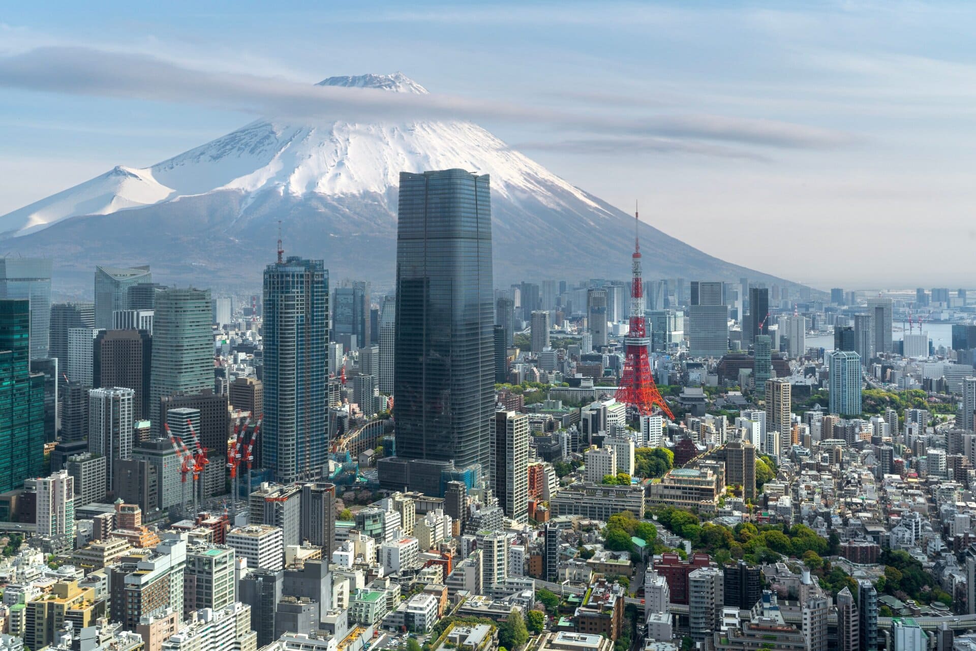 tokio-japan-reise-plane-deinen-urlaub-individuelle-staedtereise-skyline-city-tokyo-tower
